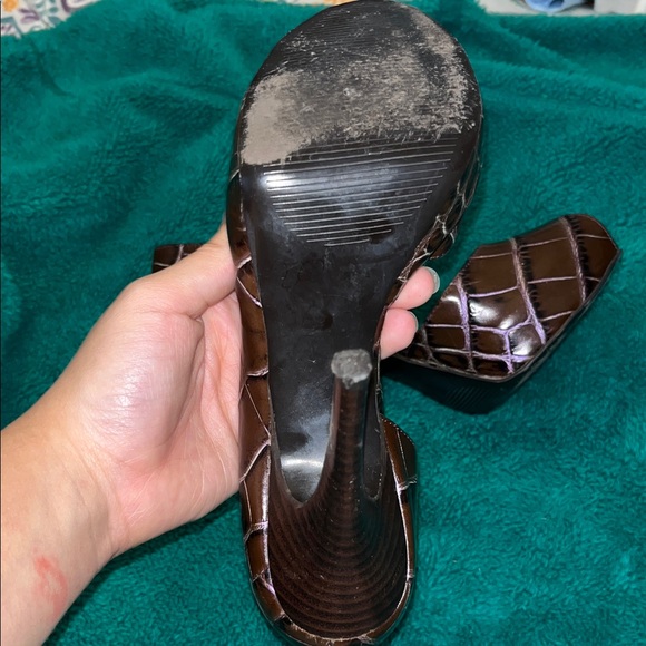 Carlos Santana Brown Croc-Embossed Heels - Picture 6 of 7